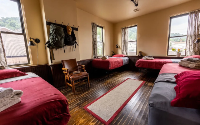 Traveler's Rest Hotel
