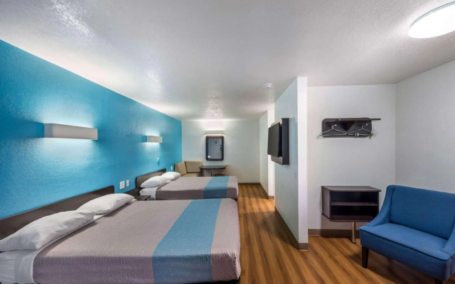 Motel 6 Dallas - Irving DFW Airport East