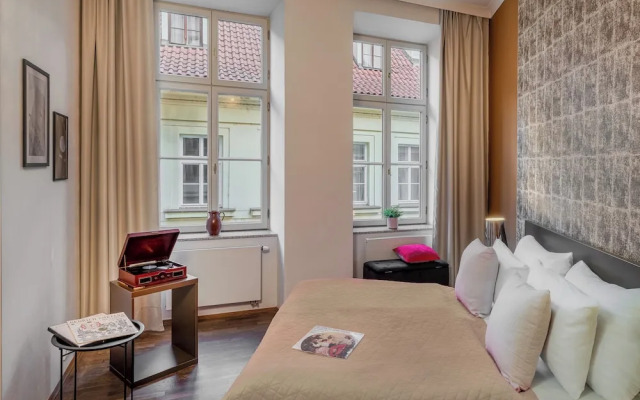 4 Arts Suites