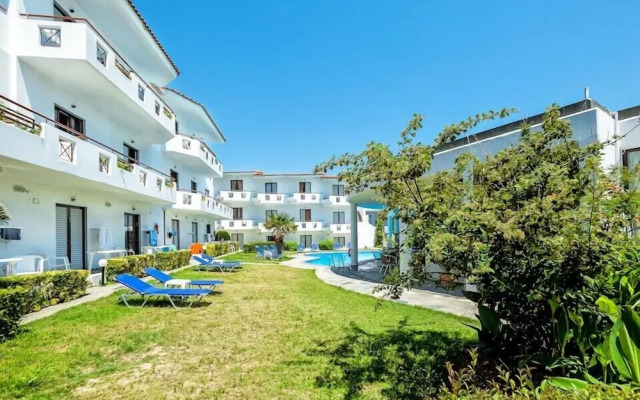 Xenios Dolphin Beach Hotel