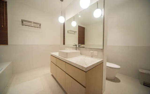 Luxury 4 Bedroom Bella Vista Villa