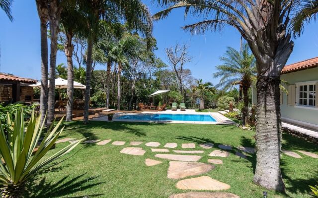 Excelente casa com piscina Armação