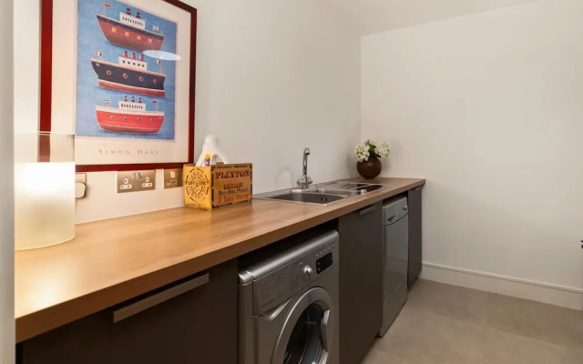 Nash House - Seafront With Parking Close to Town