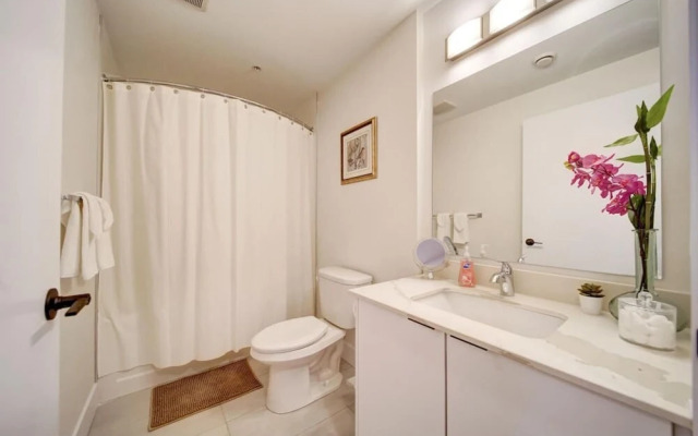 Luxurious Modern 2BR Condo Slps-5 Coffee AC Wifi