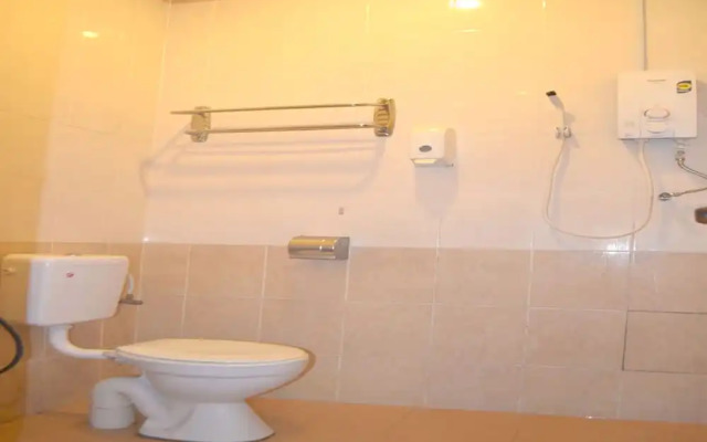OYO 89715 CK Hotel 2