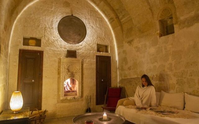 Asmali Cave House
