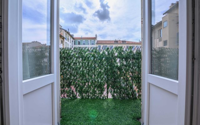 Apartment With Balcony In The Center Of Nice