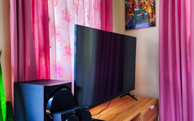 Serene 2BR Escape Poolside Bliss