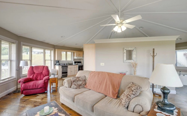 Panoramic Views: Hillside Millersburg Studio