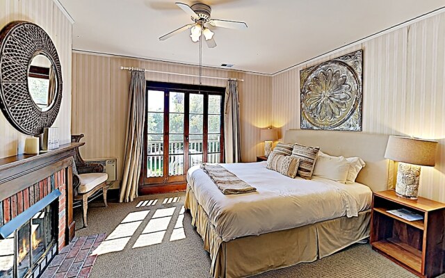 New Listing! The Victoria Suite At De La Vina Inn Studio Bedroom Hotel Room