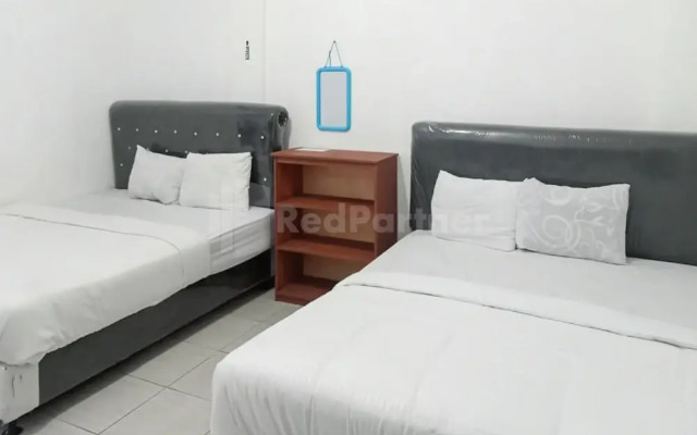 RedDoorz @ Pantai Sayangheulang