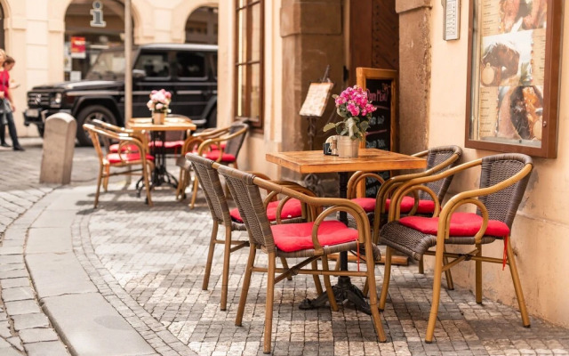 Theatre 9 Apartment by Adrez Living