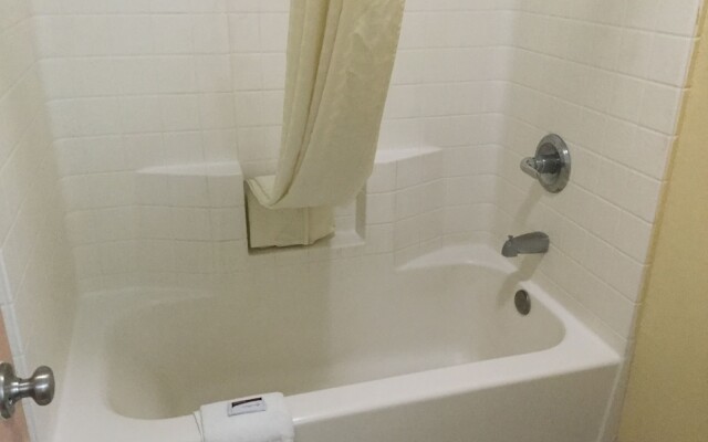 Luxury Inn and Suites Seaworld Lackland