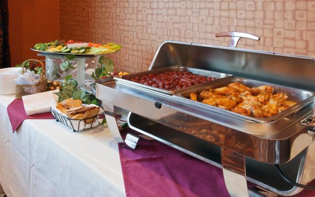 Holiday Inn Express & Suites Sacramento NE Cal Expo by IHG