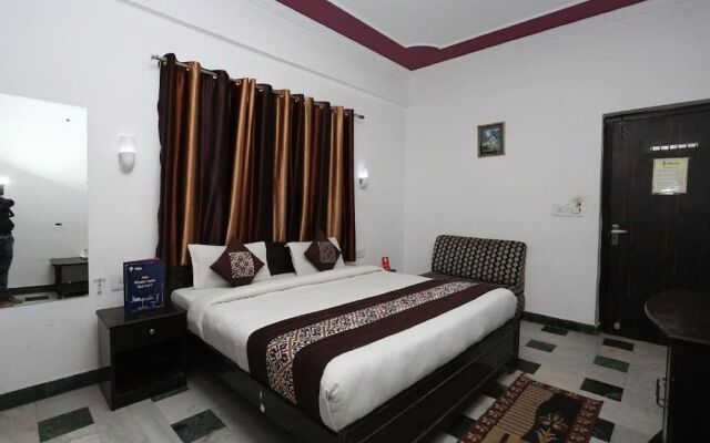 Goroomgo Hotel Priya Agra