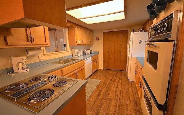 Cliff Cabin - Three Bedroom Cabin