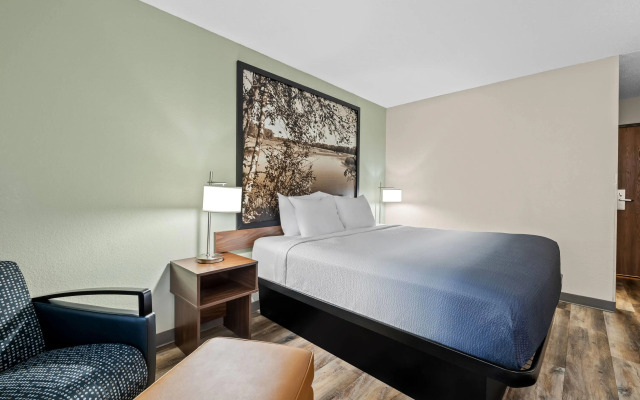 Super 8 by Wyndham Alexandria MN