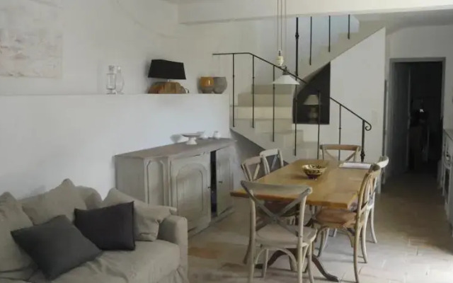 Provence Secrète-Maison Provencale de Hameau