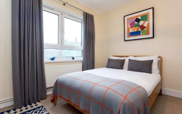 Quintessential 2 BR London Bridge Apartment