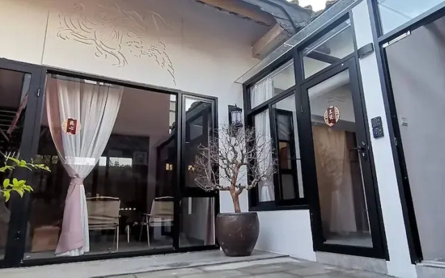 Serenity Courtyard Hotel