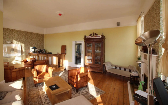 Commonwood Manor