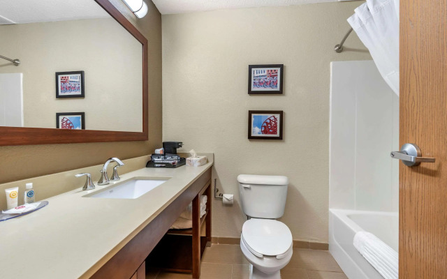 Comfort Inn & Suites Cincinnati Eastgate