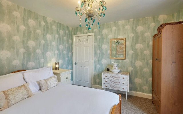 Central Retreat in Scarborough