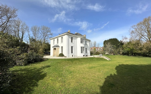 Ashley Manor - Idyllically Situated Between Coast and Country