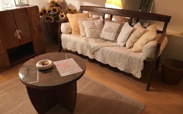 Chambre de Charme et Patio Fleuri