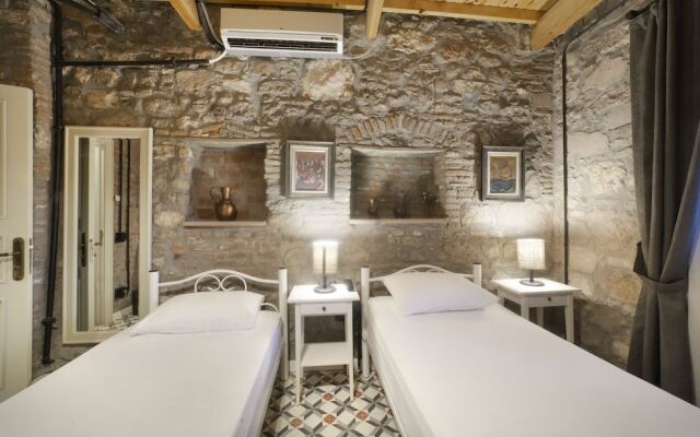 Avlulu Konak Kucukkoy