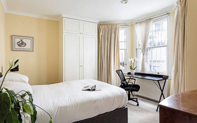 Kensington Retreat With Private Patio