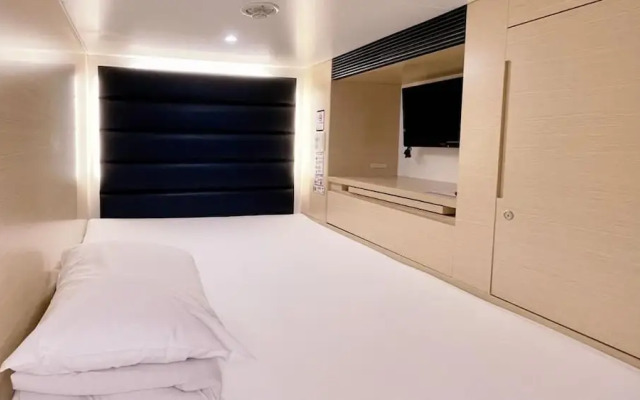Hotel & Spa TOPOS Sendai Station - Caters to Men
