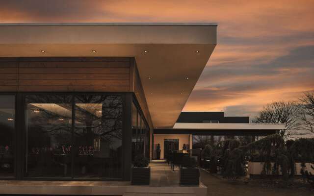 Carlton Hotel