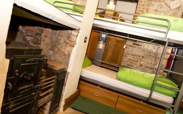 YHA Beverley Friary - Hostel