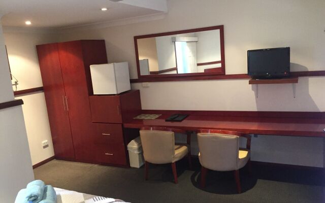 Across Country Motel and Serviced Apartments