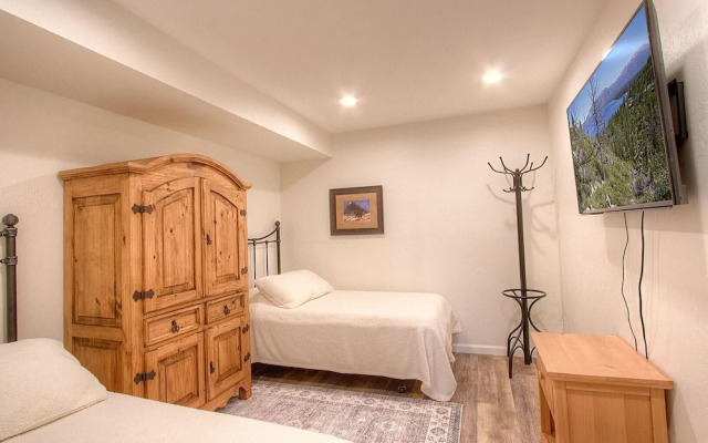 Awesome Dawson 1 Bedroom Condo by RedAwning