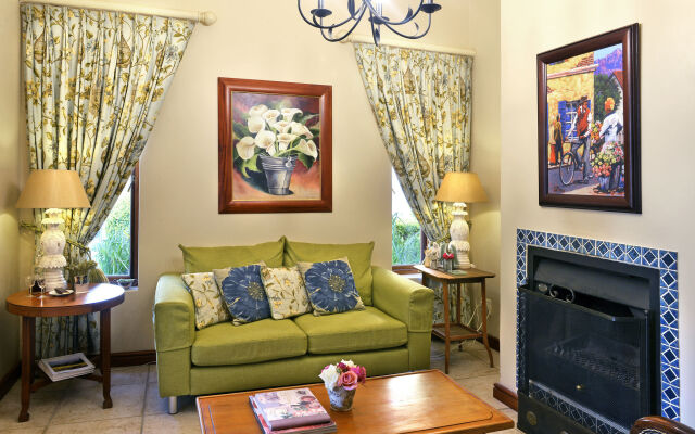 "petit Plaisir is a Romantic Self-catering Cottage on the Side of the Village No1"