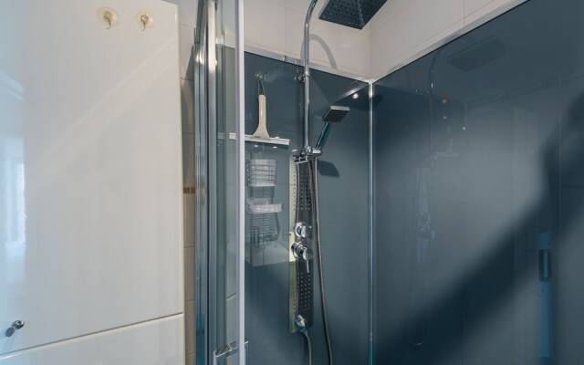 Apartment With sun Facing Terrace