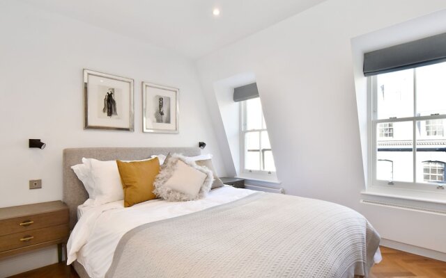 Chic Apartment in London near Picadilly Circus and Dior