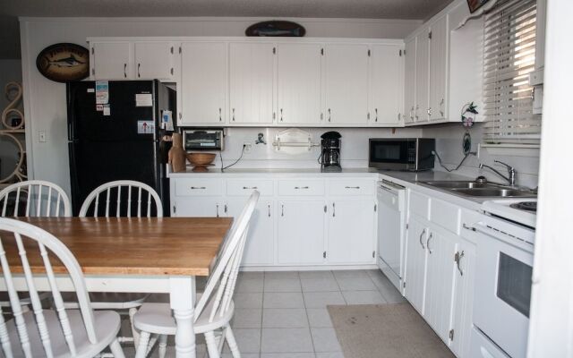 Native Sun 2 Bedroom Cottage by RedAwning