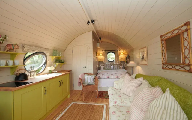 Beautiful Pet-friendly Cabin in Banbury, No Deposit