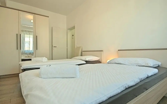 Modern Apartment with Private Covered Terrace Near Porec And 900 M From the Beach - Apartment in Porec - Photo 2