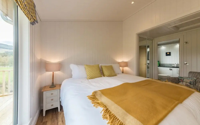 Scenic 2 Bedroom Karelia Lodge