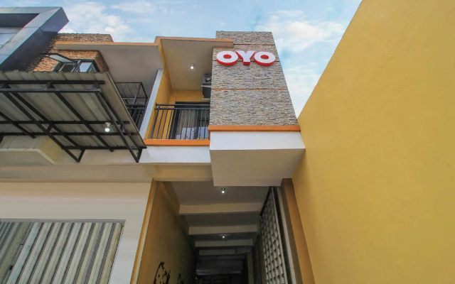 Hotel O Surabaya near Pelangi Park formerly D'best Kutisari