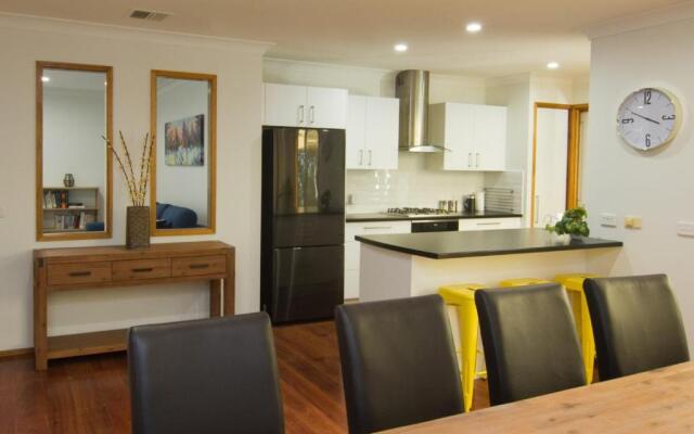 12 Mount Porepunkah Road
