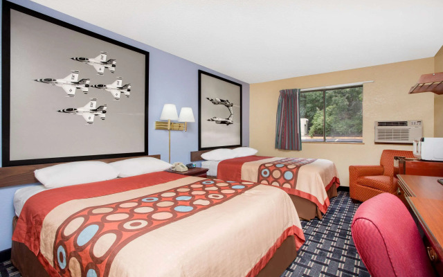 Super 8 by Wyndham Warner Robins