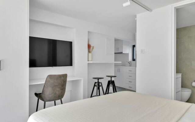 Phaedrus Living: Alkminis Seaview Suites Litore