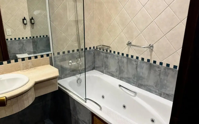 Gardi Hotel & Suites