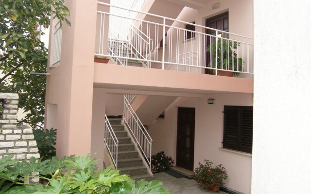 Lorena Apartments