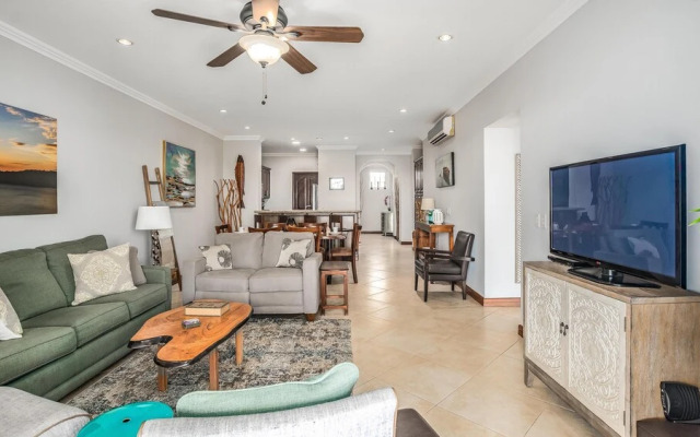 2BD Ocean-view Condo in Flamingo With Pool